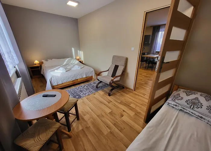 ホームステイ U Tomali